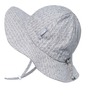 Jan and Juls Sun Hat, Grey Herringbone provides sun protection with an adjustable strap for a perfect Gro-With-Me® fit.